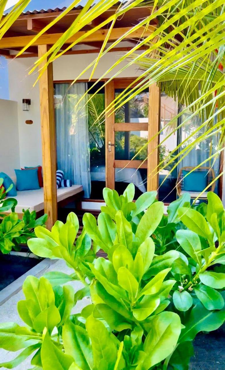 ホテル Seaside Dhigurah ディグラ エクステリア 写真