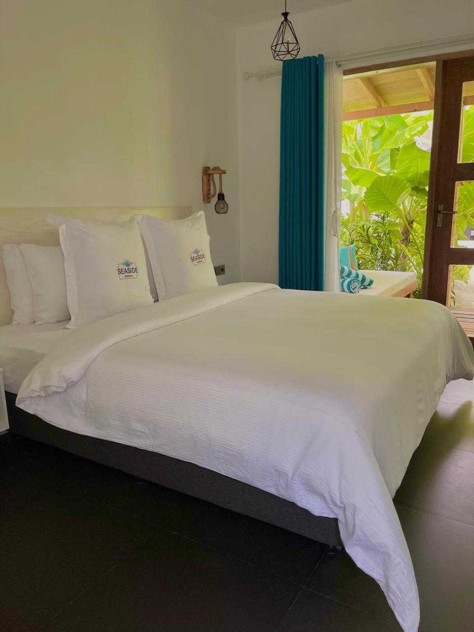 ホテル Seaside Dhigurah ディグラ エクステリア 写真